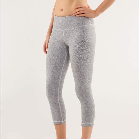 Lululemon Wunder Under Crop - Picture 1 of 4